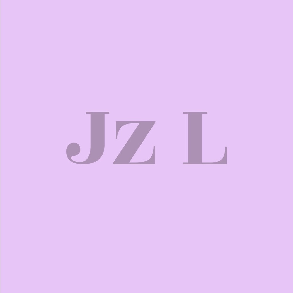 Hi! Thx for stopping by :) I sell clothes & items w/all sorts of styles🤍Enjoy!!